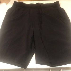 Men’s M lulu lemon shorts